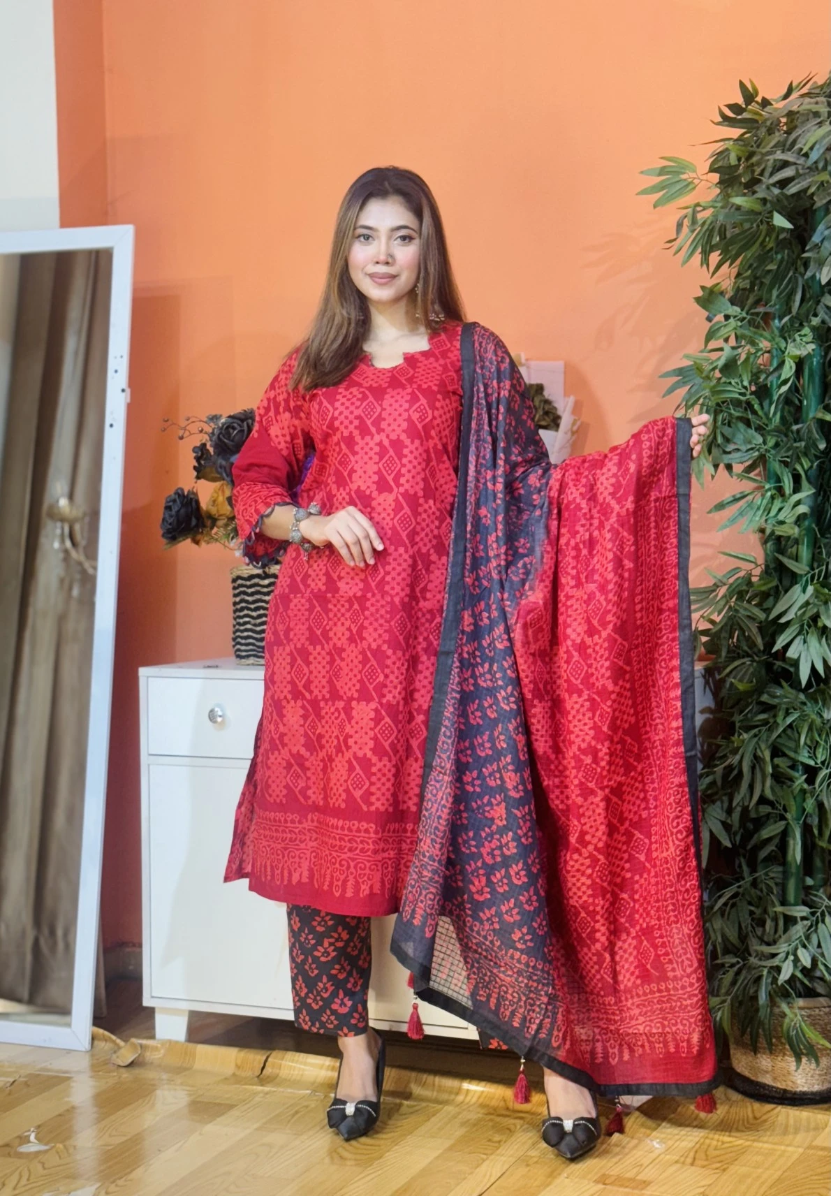 আনস্টিচ প্রিমিয়াম কটন বেক্সি বাটিক থ্রি-পিস জামা + ওড়না + প্যান্ট (BB-12)