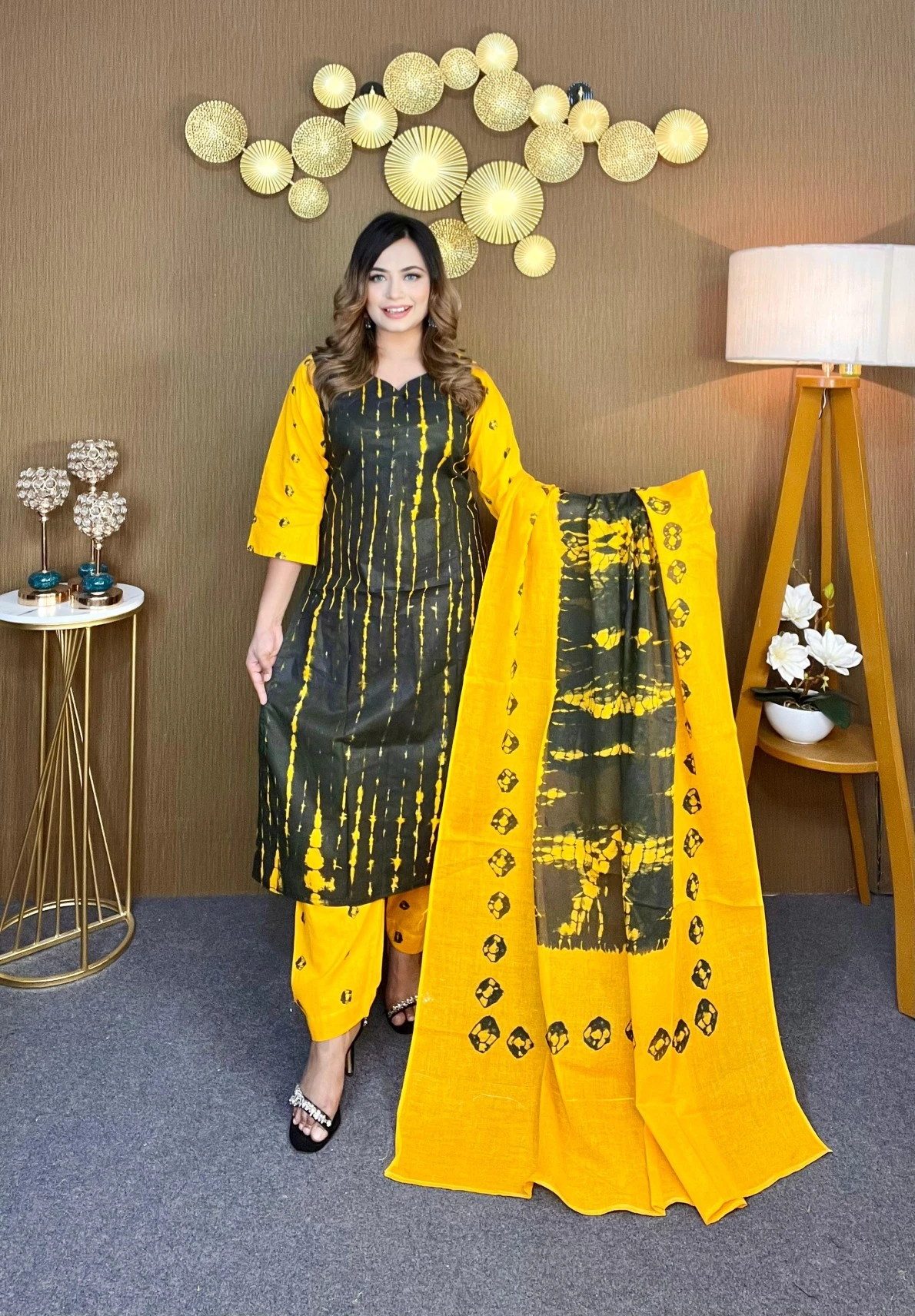আনস্টিচ প্রিমিয়াম কটন বাটিক থ্রি-পিস জামা + ওড়না + প্যান্ট