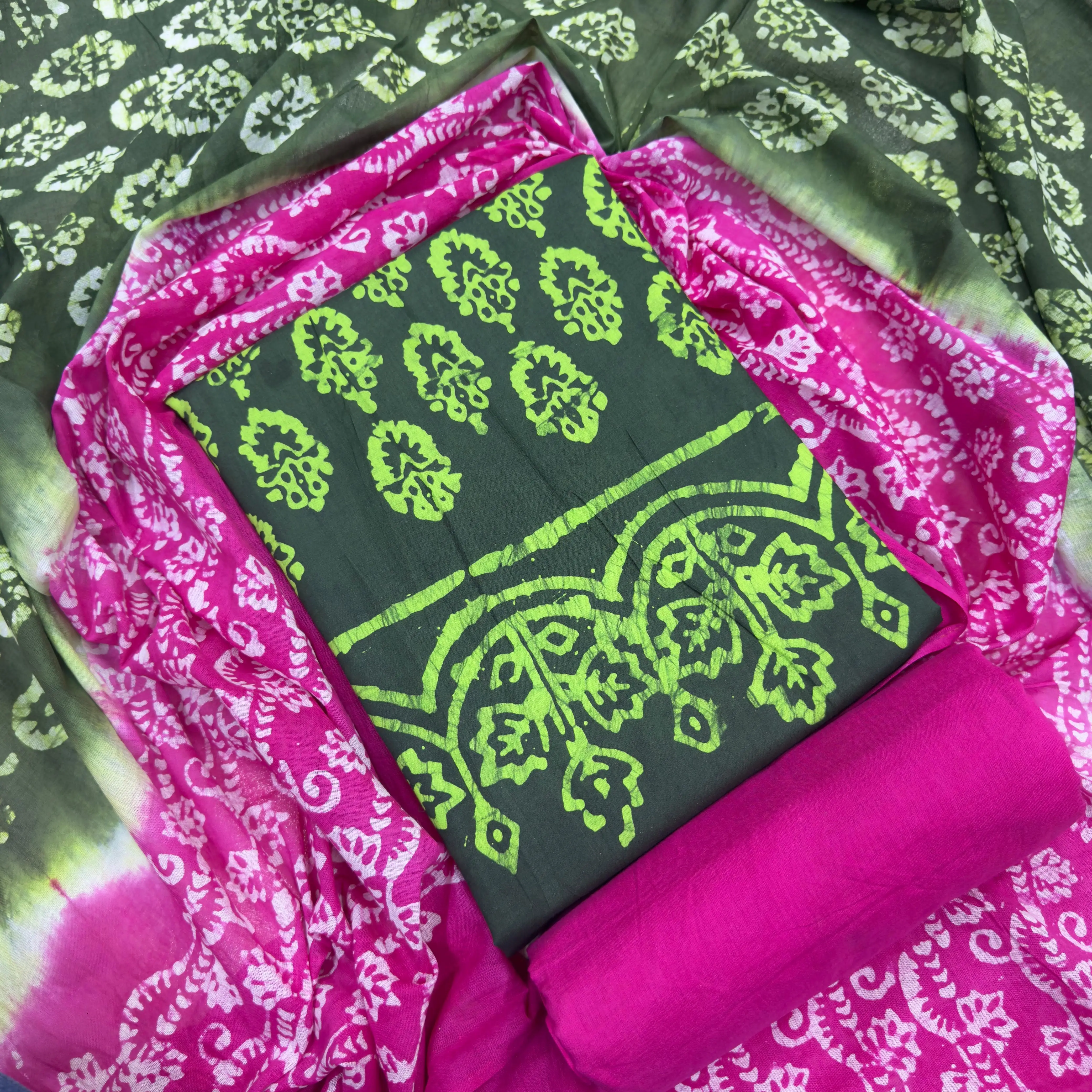 আনস্টিচ প্রিমিয়াম কটন বাটিক থ্রি-পিস জামা + ওড়না + প্যান্ট